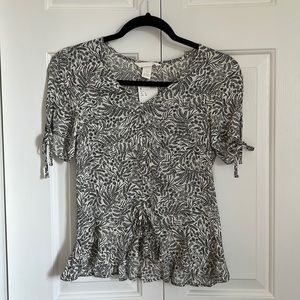 H&M 0 black and white design short sleeve blouse